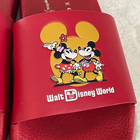 Disney X Coach Sport Red Slide With Mickey Mouse And Minnie Mouse Motif Size: 9 - Picture 5 of 14